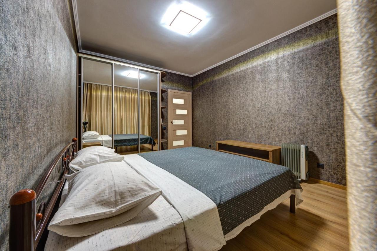 Apartments Near Ukraina Shopping Mall キエフ エクステリア 写真
